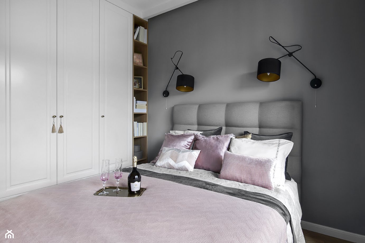 stylizowana sypialnia w sarościach i różach - zdjęcie od Klaudia Tworo Projektowanie Wnętrz - Homebook