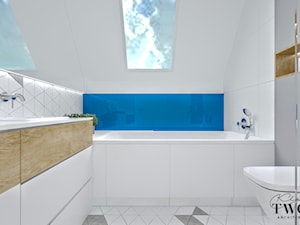 Dom w Jarocinie - Średnia na poddaszu łazienka z oknem, styl nowoczesny - zdjęcie od Klaudia Tworo Projektowanie Wnętrz