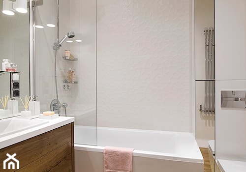 Żoliborz Artystyczny Biały - Mała na poddaszu bez okna łazienka - zdjęcie od Klaudia Tworo Projektowanie Wnętrz