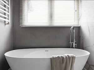 Duchnice - Dom - Mała łazienka z oknem - zdjęcie od Klaudia Tworo Projektowanie Wnętrz