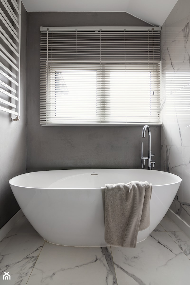 Duchnice - Dom - Mała łazienka z oknem - zdjęcie od Klaudia Tworo Projektowanie Wnętrz