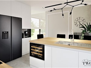 Kuchnia w bieli i drewnie - zdjęcie od Klaudia Tworo Projektowanie Wnętrz