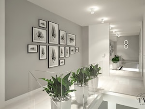 Dom w Sopocie - Średni biały szary hol / przedpokój - zdjęcie od Klaudia Tworo Projektowanie Wnętrz