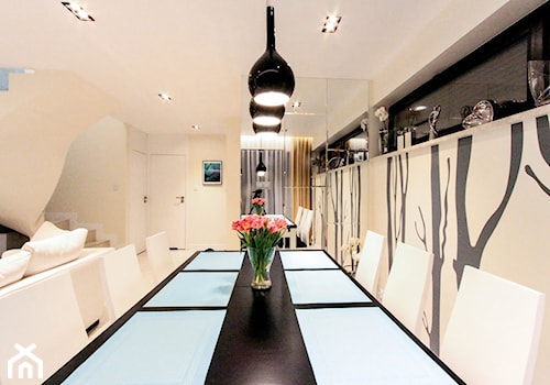 Średnia biała jadalnia jako osobne pomieszczenie, styl nowoczesny - zdjęcie od Klaudia Tworo Projektowanie Wnętrz