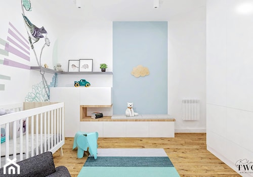 Średni biały niebieski pokój dziecka dla niemowlaka dla chłopca dla dziewczynki, styl skandynawski - zdjęcie od Klaudia Tworo Projektowanie Wnętrz