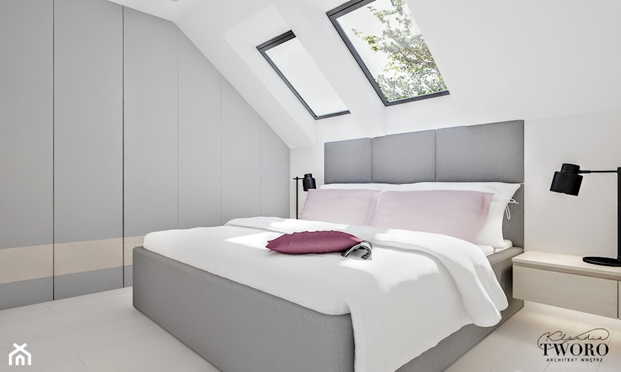 Dom w Sopocie - Średnia biała sypialnia na poddaszu - zdjęcie od Klaudia Tworo Projektowanie Wnętrz