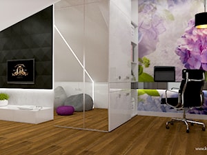 DOM Z ZIELENI - Małe z zabudowanym biurkiem białe biuro - zdjęcie od Klaudia Tworo Projektowanie Wnętrz