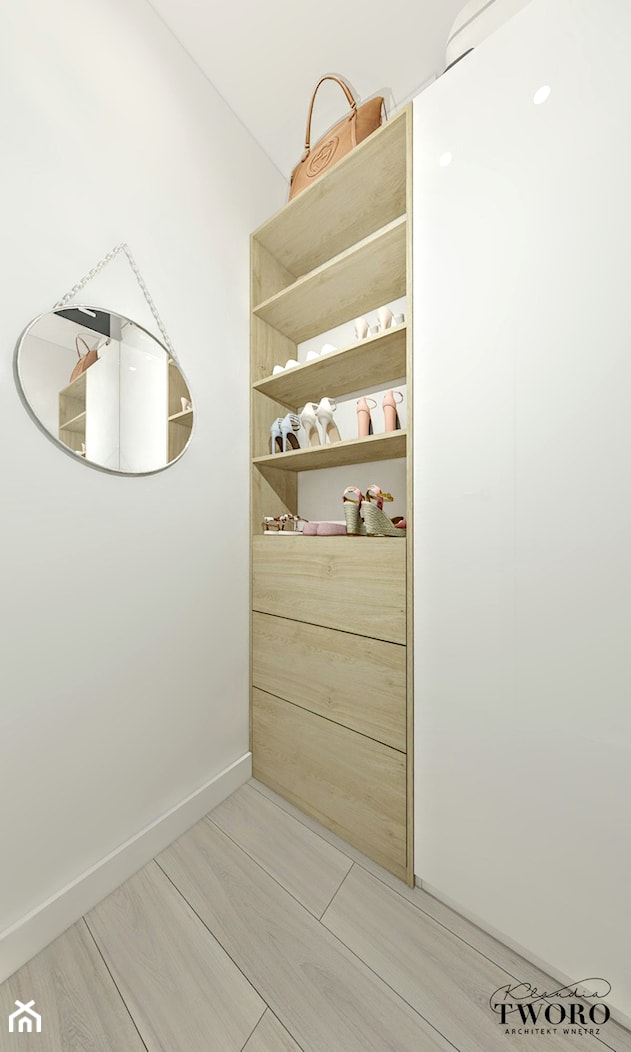Mieszkanie w Łodzi - Mała zamknięta garderoba przy sypialni - zdjęcie od Klaudia Tworo Projektowanie Wnętrz - Homebook