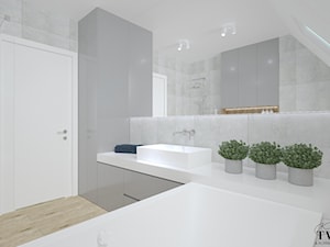 Dom w Jarocinie - Średnia na poddaszu z lustrem łazienka z oknem, styl nowoczesny - zdjęcie od Klaudia Tworo Projektowanie Wnętrz