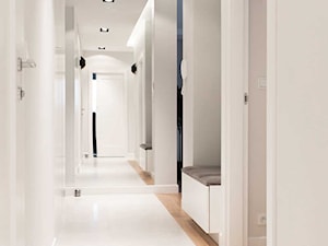 Szczypta kolorów - Średni biały hol / przedpokój, styl nowoczesny - zdjęcie od Pracownia Architektoniczna Małgorzaty Górskiej-Niwińskiej