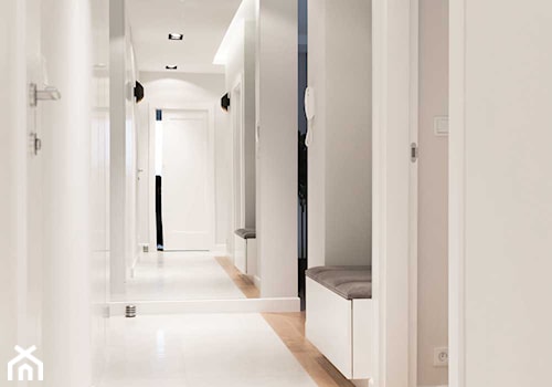 Szczypta kolorów - Średni biały hol / przedpokój, styl nowoczesny - zdjęcie od Pracownia Architektoniczna Małgorzaty Górskiej-Niwińskiej