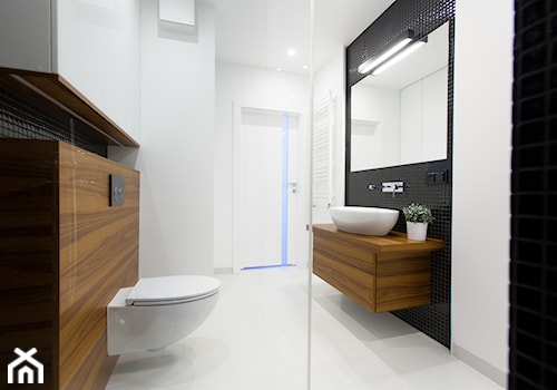 Czarno białe - Mała z punktowym oświetleniem łazienka, styl nowoczesny - zdjęcie od Pracownia Architektoniczna Małgorzaty Górskiej-Niwińskiej