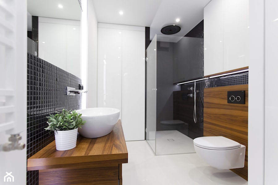 Czarno białe - Średnia bez okna z punktowym oświetleniem łazienka, styl nowoczesny - zdjęcie od Pracownia Architektoniczna Małgorzaty Górskiej-Niwińskiej