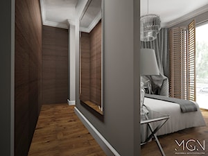 Hotelowy apartament - Średnia szara sypialnia z garderobą z balkonem / tarasem, styl tradycyjny - zdjęcie od Pracownia Architektoniczna Małgorzaty Górskiej-Niwińskiej