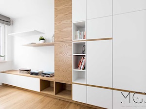 Szczypta kolorów - Średnia biała sypialnia, styl nowoczesny - zdjęcie od Pracownia Architektoniczna Małgorzaty Górskiej-Niwińskiej