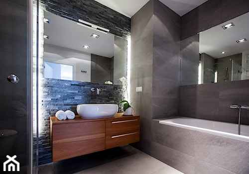 Odważne kolory - Średnia łazienka, styl nowoczesny - zdjęcie od Pracownia Architektoniczna Małgorzaty Górskiej-Niwińskiej