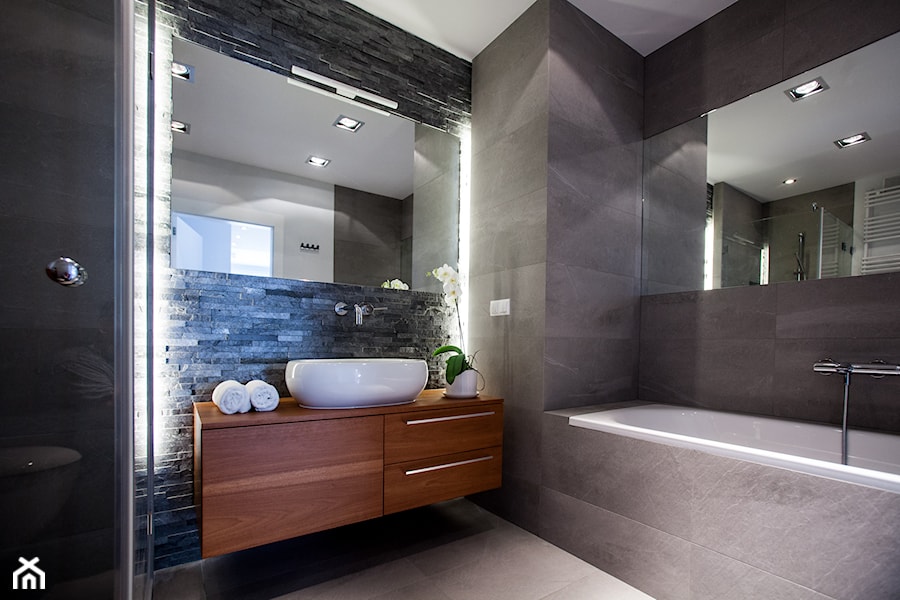 Odważne kolory - Średnia łazienka, styl nowoczesny - zdjęcie od Pracownia Architektoniczna Małgorzaty Górskiej-Niwińskiej