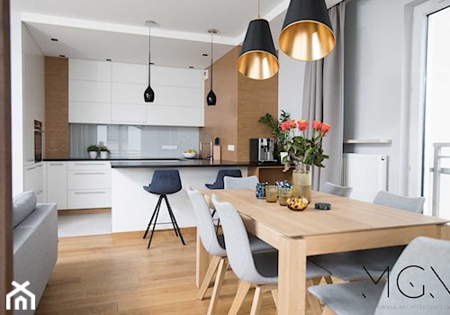 Szczypta kolorów - Średnia biała szara jadalnia w salonie w kuchni, styl nowoczesny - zdjęcie od Pracownia Architektoniczna Małgorzaty Górskiej-Niwińskiej