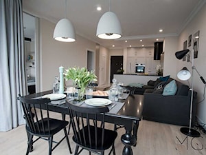 Apartament na Mokotowie - Średni beżowy salon z kuchnią z jadalnią, styl tradycyjny - zdjęcie od Pracownia Architektoniczna Małgorzaty Górskiej-Niwińskiej