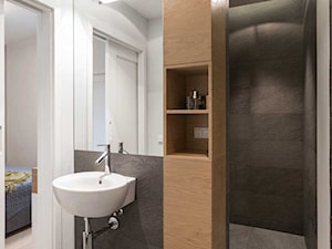 Szczypta kolorów - Mała bez okna z punktowym oświetleniem łazienka, styl nowoczesny - zdjęcie od Pracownia Architektoniczna Małgorzaty Górskiej-Niwińskiej