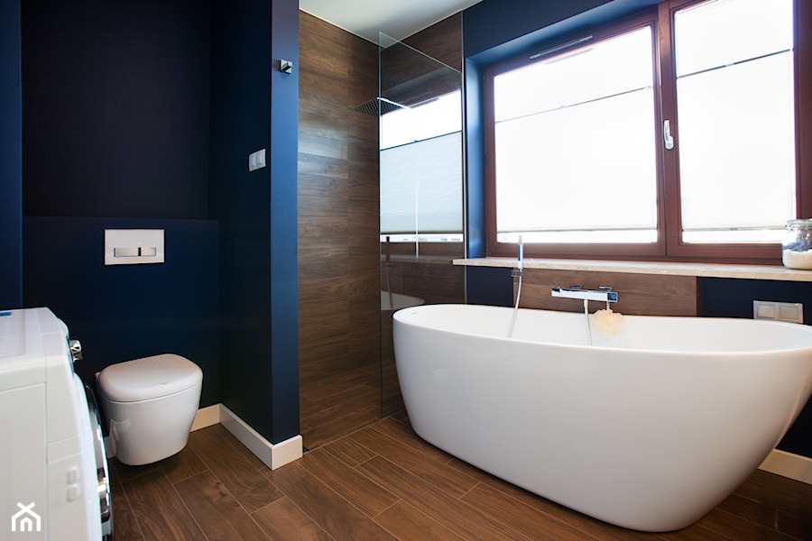 Odważne kolory - Średnia łazienka - zdjęcie od Pracownia Architektoniczna Małgorzaty Górskiej-Niwińskiej