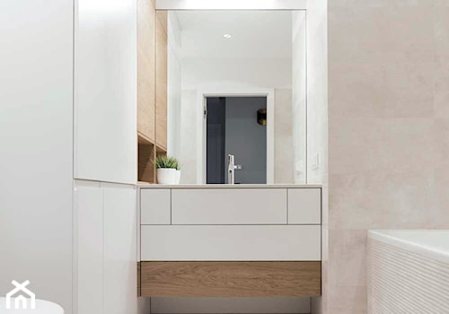 Szczypta kolorów - Mała na poddaszu bez okna z punktowym oświetleniem łazienka, styl nowoczesny - zdjęcie od Pracownia Architektoniczna Małgorzaty Górskiej-Niwińskiej