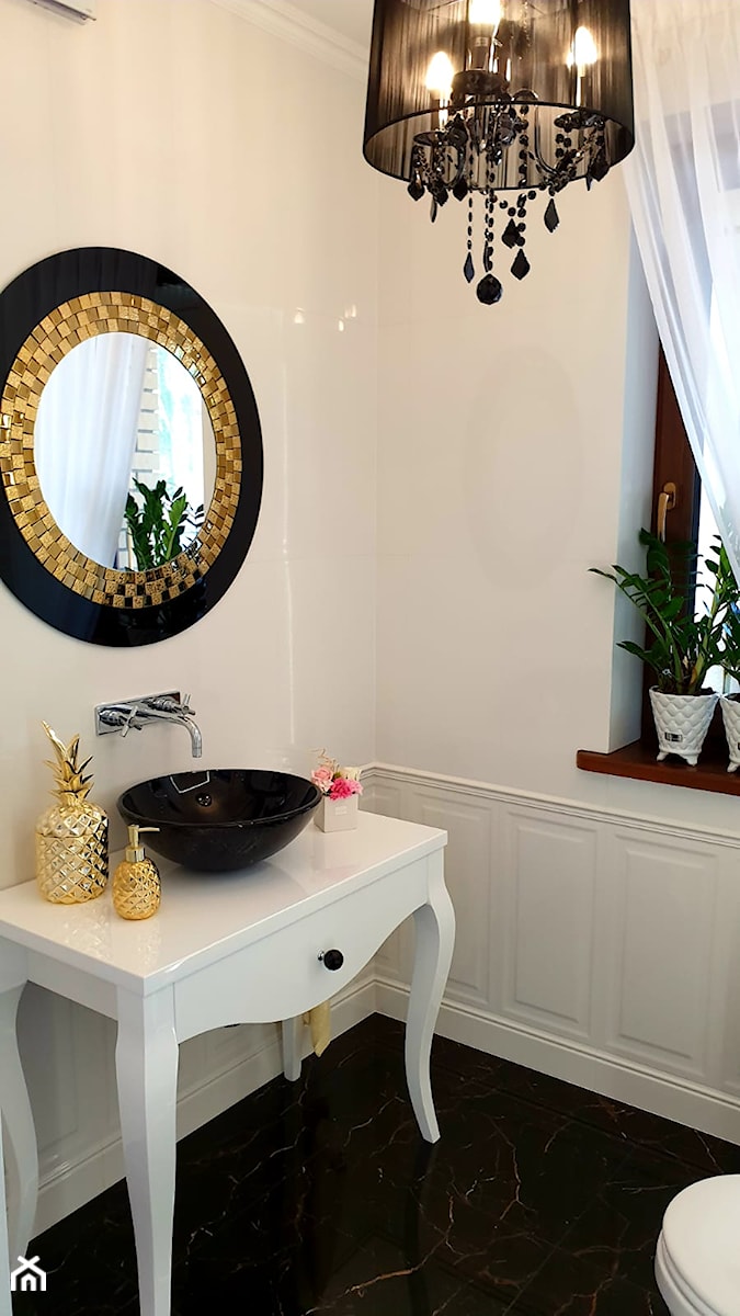 Dom w stylu glamour - Z marmurową podłogą łazienka, styl glamour - zdjęcie od Koncept Beautiful Inside inż. Szymon Kamiński