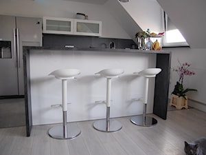Monochromatyczne mieszkanie dla młodego małżeństwa - Kuchnia, styl minimalistyczny - zdjęcie od Koncept Beautiful Inside inż. Szymon Kamiński