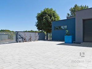Podjazd z kostką DESIGN - Ogród, styl nowoczesny - zdjęcie od Modern Line