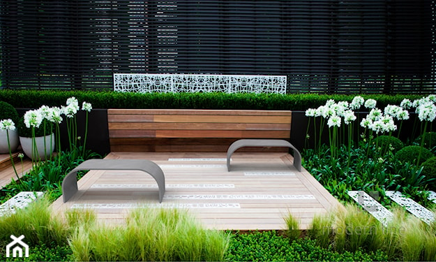 betonowe ławki w ogrodzie, zielony ogród, 
