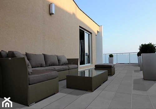 Betonowe deski tarasowe. - Średni ogród, styl minimalistyczny - zdjęcie od Modern Line