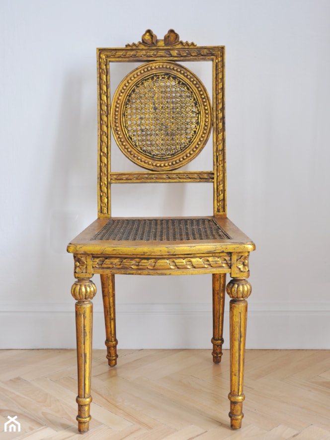 krzesełko drewniane, złocone - zdjęcie od Room77 - Homebook