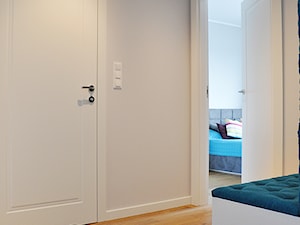 Mieszkanie z akcentem koloru - Hol / przedpokój, styl tradycyjny - zdjęcie od emilia cieśla | design & interior design