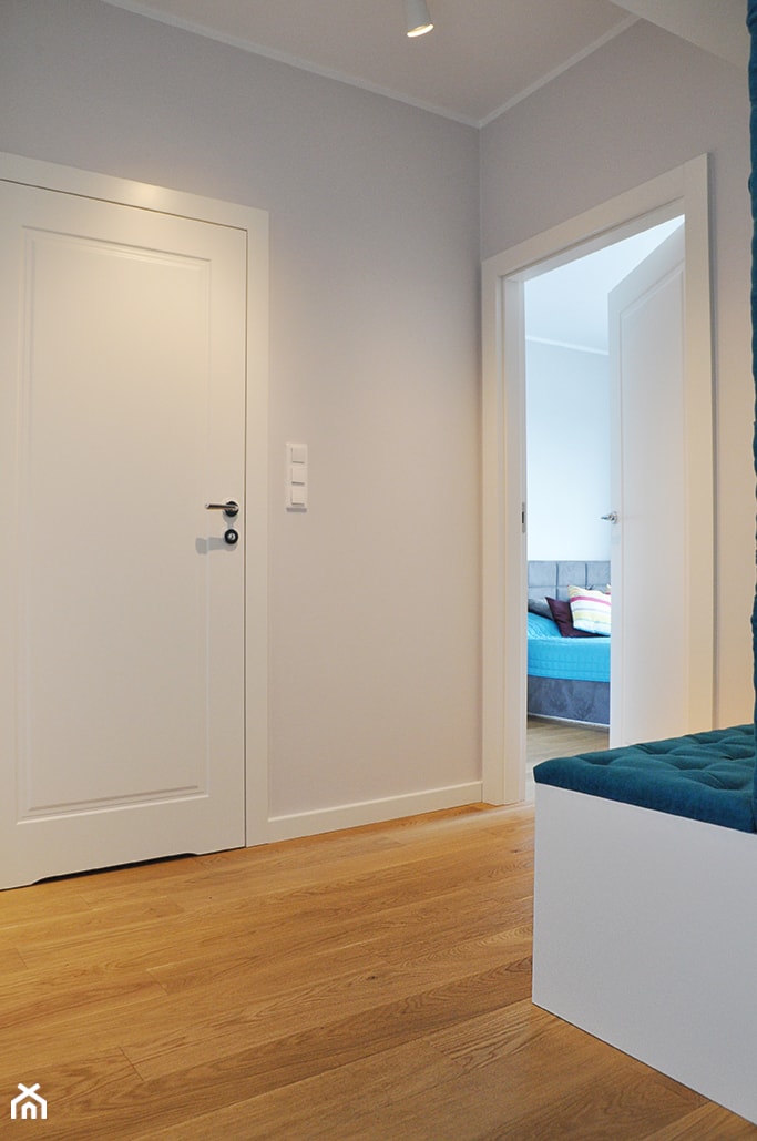 Mieszkanie z akcentem koloru - Hol / przedpokój, styl tradycyjny - zdjęcie od emilia cieśla | design & interior design