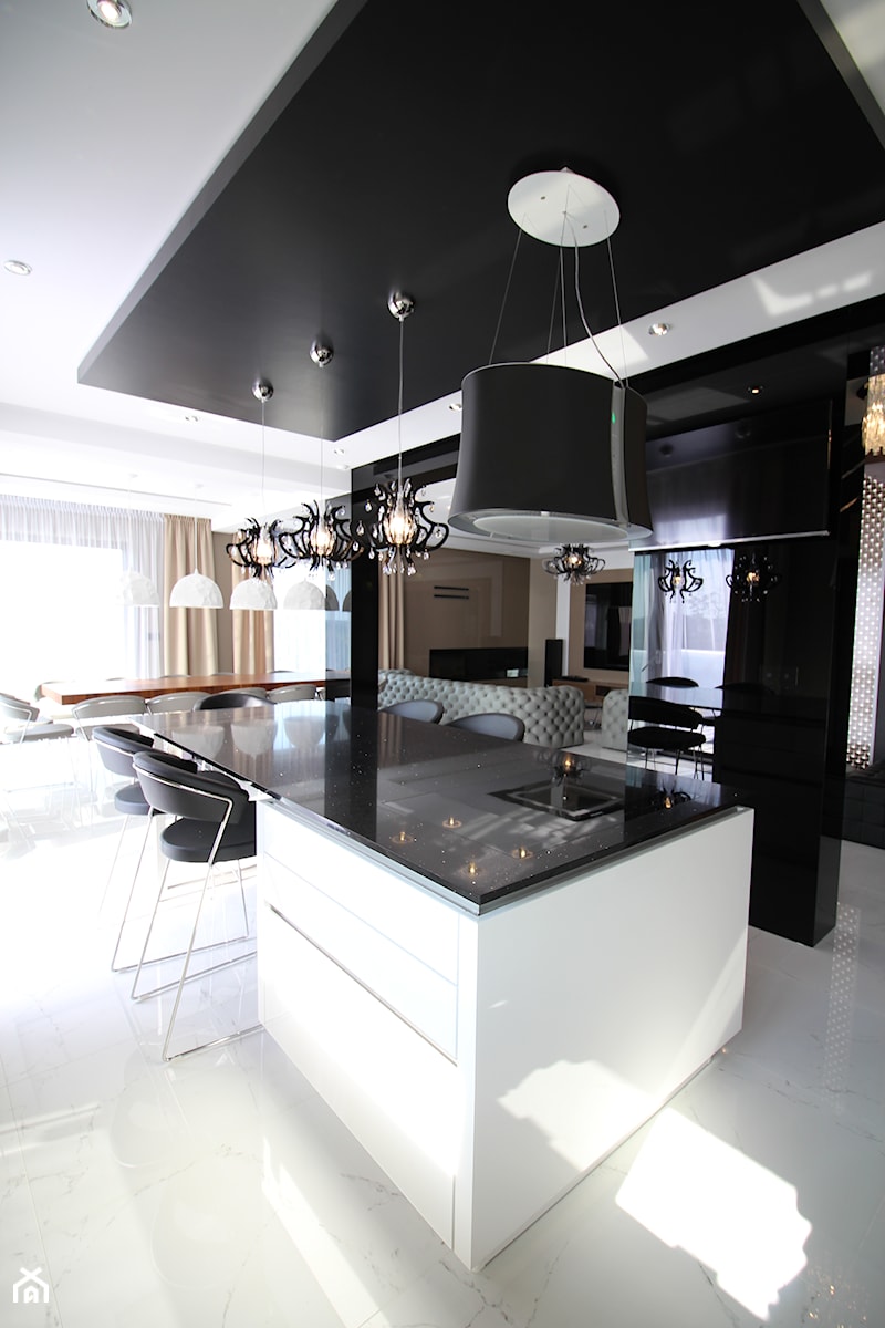 I LOVE EXCLUSIVE DESIGN - Mały biały czarny salon z kuchnią z jadalnią - zdjęcie od LOFT ART Izabela Balbus