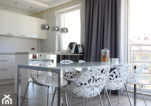 I LOVE GREY - Średnia otwarta z salonem biała kuchnia w kształcie litery u - zdjęcie od LOFT ART Izabela Balbus