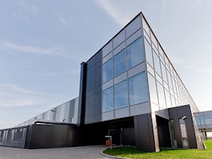 Hala produkcyjna z budynkiem biurowym OLEOFARM - zdjęcie od Majchrzak Pracownia Projektowa