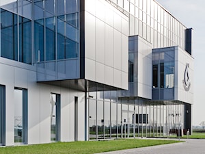 Hala produkcyjna z budynkiem biurowym OLEOFARM - Wnętrza publiczne, styl nowoczesny - zdjęcie od Majchrzak Pracownia Projektowa