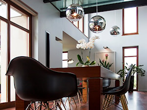STARE BABICE - Średni szary salon z jadalnią z antresolą, styl nowoczesny - zdjęcie od Hekkelstrand