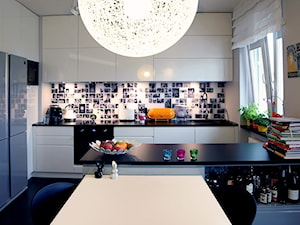 Średnia szara jadalnia w kuchni, styl nowoczesny - zdjęcie od Hekkelstrand