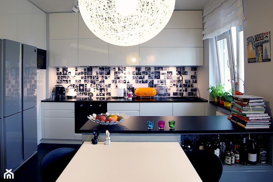 Średnia szara jadalnia w kuchni, styl nowoczesny - zdjęcie od Hekkelstrand
