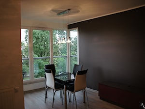 Mieszkanie dla mężczyzny - Mała czarna jadalnia jako osobne pomieszczenie, styl nowoczesny - zdjęcie od Aranżacja | Wnętrza | Projekty | Wykończenia domów i mieszkań