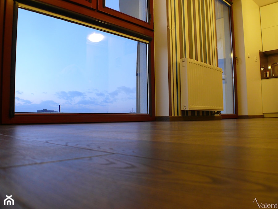 Podłoga drewniana w pełnej okazałości - zdjęcie od Aranżacja | Wnętrza | Projekty | Wykończenia domów i mieszkań