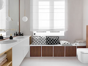 Gdyńska Modernistyczna Willa - Średnia z lustrem z dwoma umywalkami łazienka, styl tradycyjny - zdjęcie od SIKORA WNĘTRZA