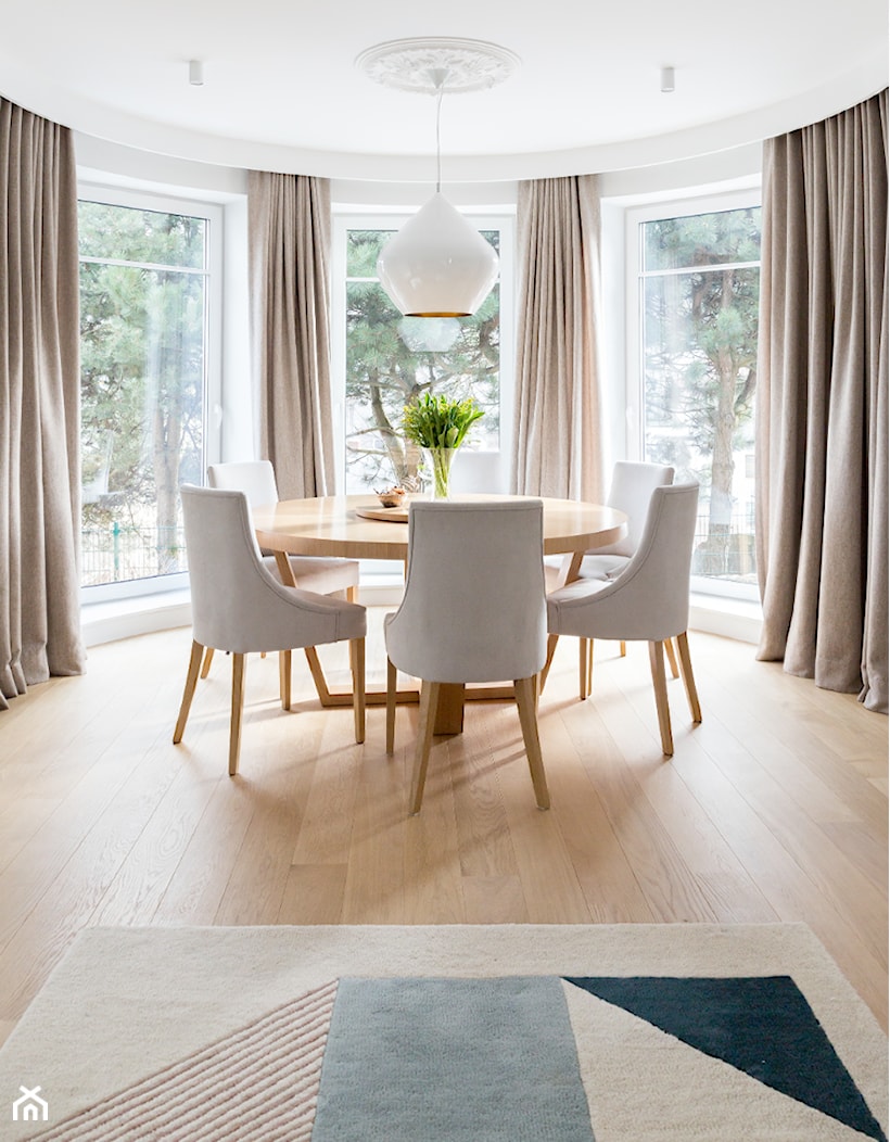 Gdyńska Modernistyczna Willa - Duża biała jadalnia jako osobne pomieszczenie, styl tradycyjny - zdjęcie od SIKORA WNĘTRZA - Homebook