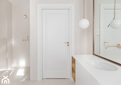 Gdyńska Modernistyczna Willa - Mała bez okna z lustrem łazienka, styl tradycyjny - zdjęcie od SIKORA WNĘTRZA