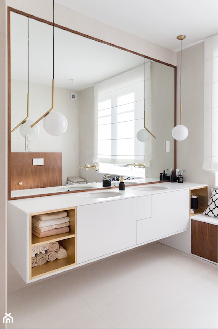 Gdyńska Modernistyczna Willa - Z lustrem łazienka z oknem, styl tradycyjny - zdjęcie od SIKORA WNĘTRZA - Homebook