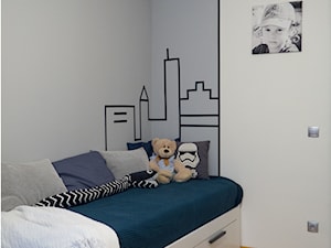 METAMORFOZA POKOJU CHŁOPCA - Średni biały szary pokój dziecka dla dziecka dla chłopca - zdjęcie od ADS HOME CONCEPT