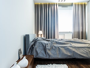 apartament 55 - Duża biała sypialnia, styl minimalistyczny - zdjęcie od emDesign home & decoration