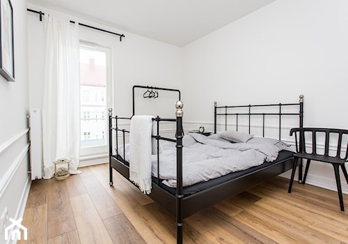 Apartment for rent - Mała biała sypialnia, styl nowoczesny - zdjęcie od emDesign home & decoration